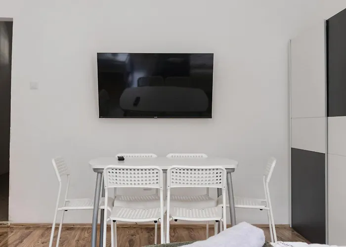 Beautiful 2br With Fast Wifi In Prime Location *