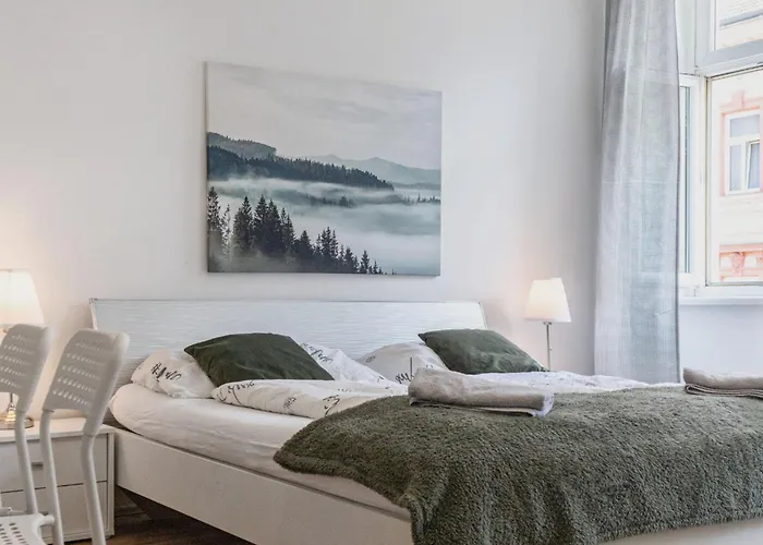 Beautiful 2br With Fast Wifi In Prime Location Apartment *